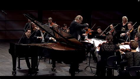 Piano Concerto No. 21 – Virtuaalinen konsertti täynnä rakkauden ja melankolian sävelmiä